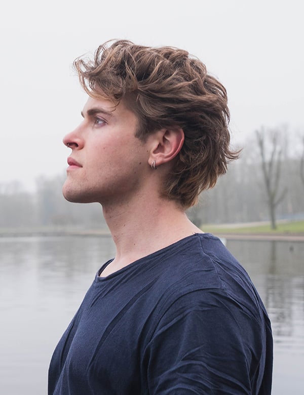Mannelijk model met donkerblond haar Leonard V.
