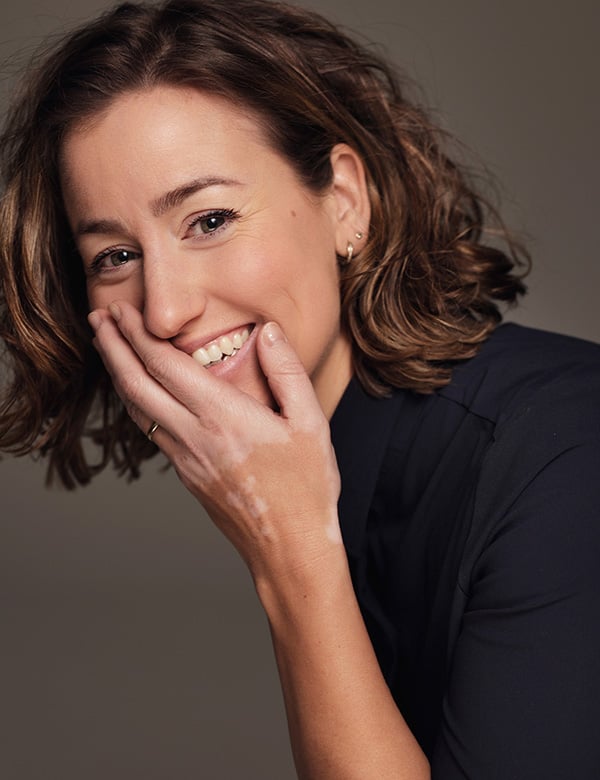 Vrouwelijk model met bruin haar Leonie L.