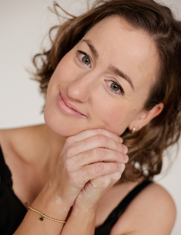 Vrouwelijk model met donkerbruin haar Leonie L.