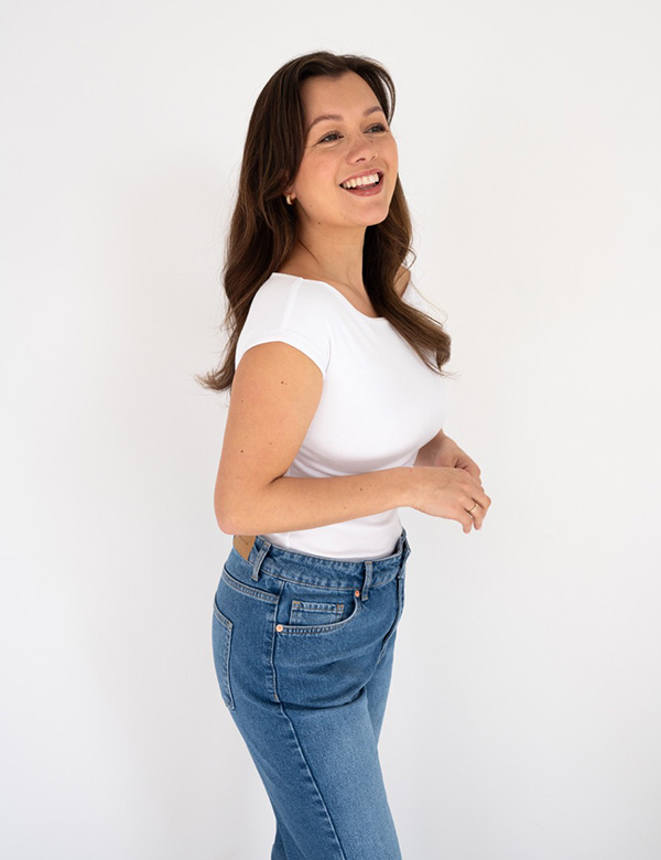 vrouwelijk model met bruin haar Léonne.