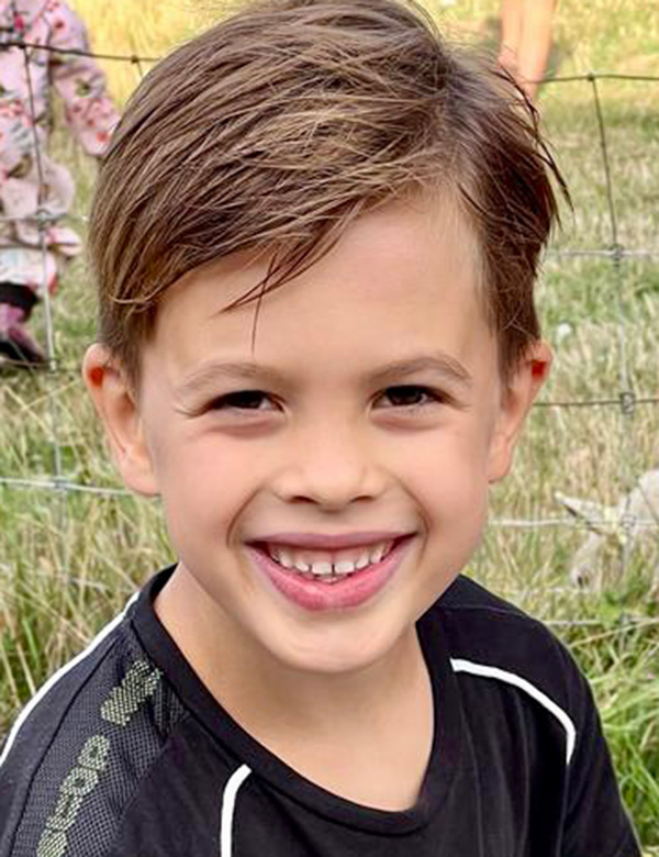 Model Kinder model lichtbruin haar levy t.
