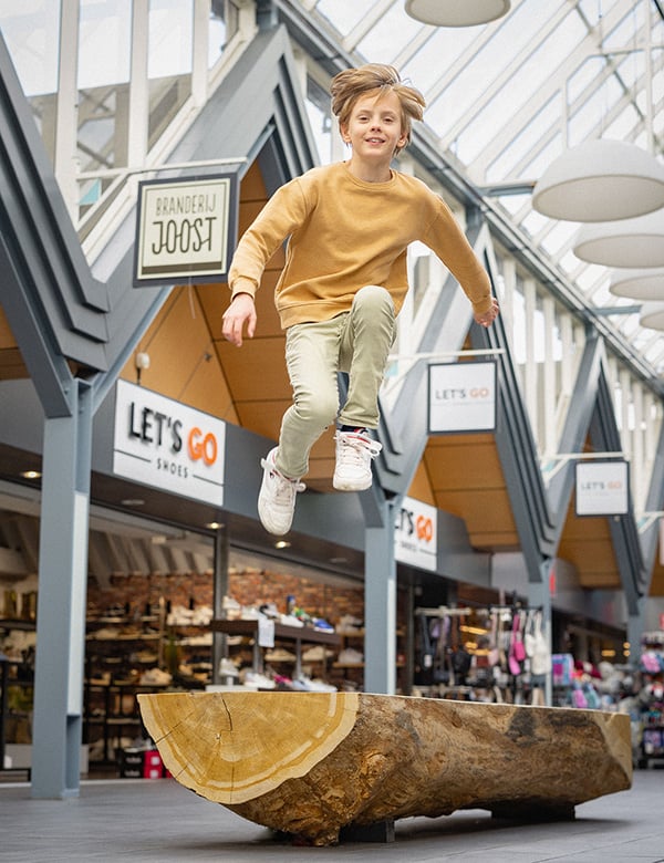 Kindermodel met blond haar Lex