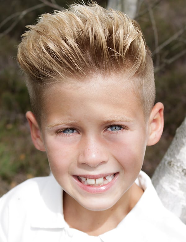 Kindermodel met blond haar liam h.