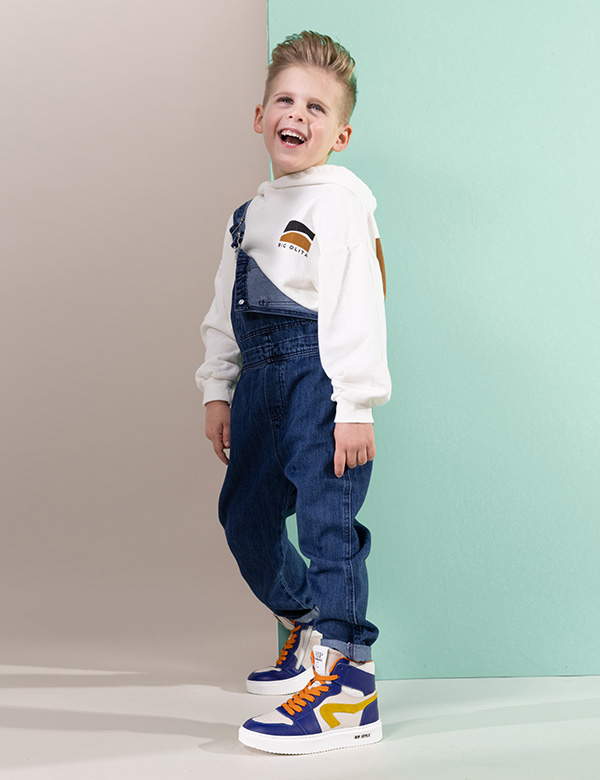 Kindermodel met blond haar Liam H.