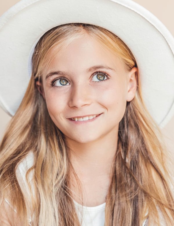 Kindermodel lieke met blond haar