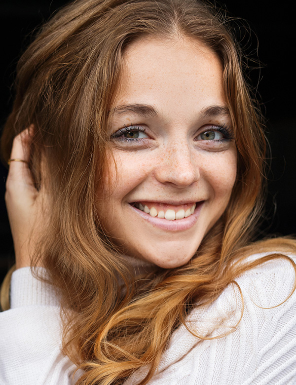 Vrouwelijk model lang haar lieske