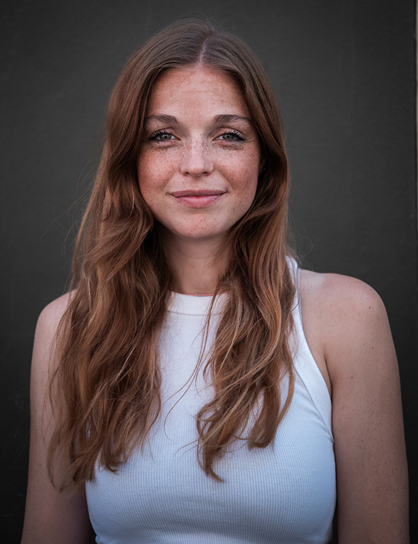Vrouwelijk model met rossig haar Lieske.