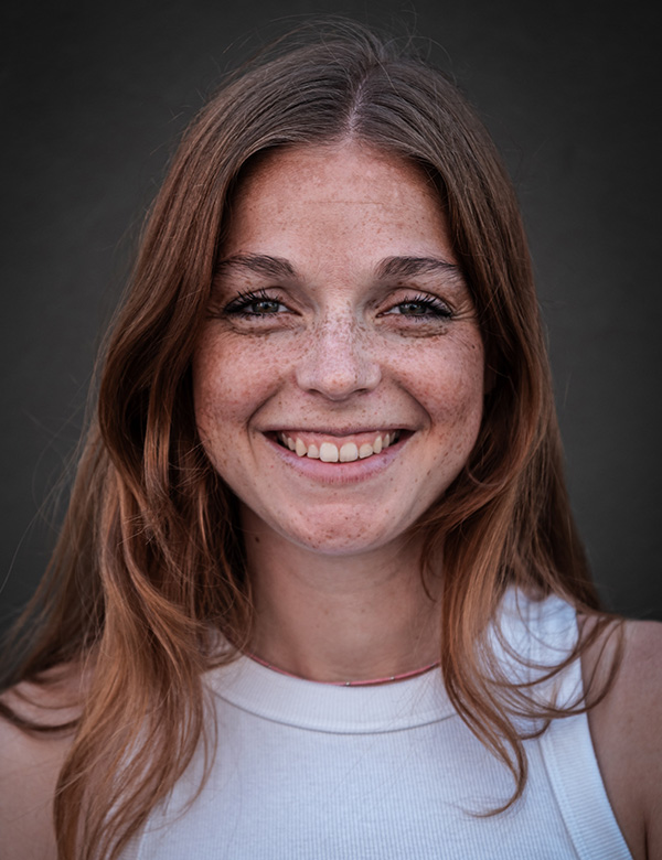 Vrouwelijk model met rossig haar Lieske.