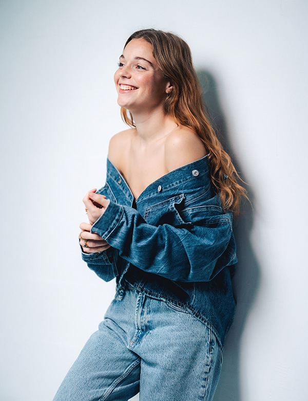Vrouwelijk model met blond/rossig haar Lieske.