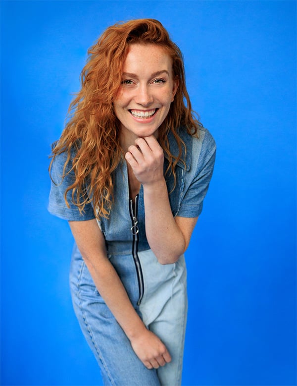 Vrouwelijk model rood haar Lili