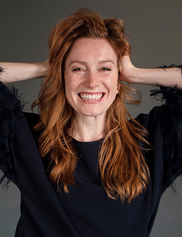 Vrouwelijk model rood haar Lili