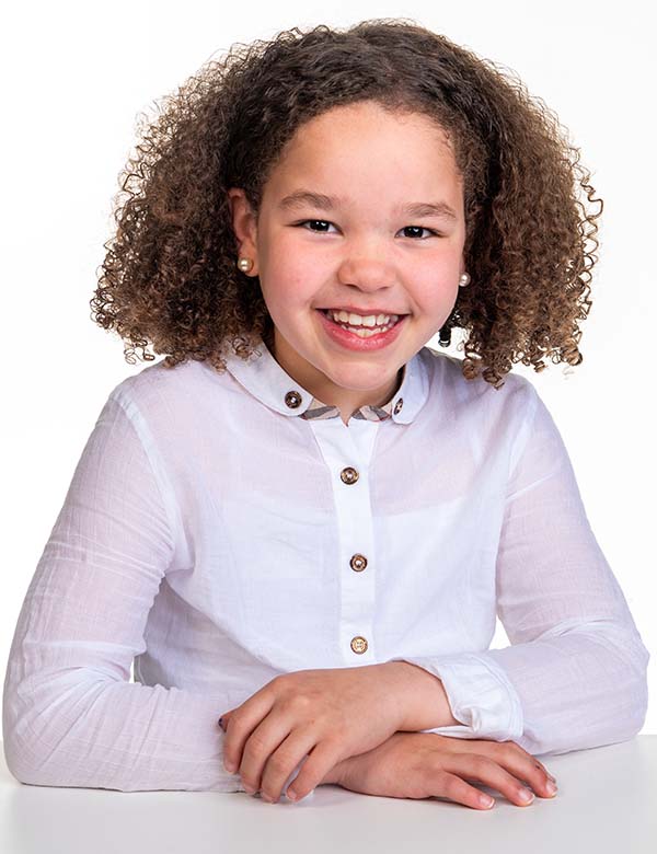Kindermodel met krullend haar Lily