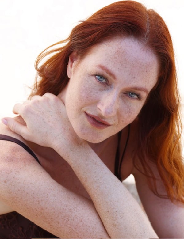 Vrouwelijke model met rood haar Linda S.