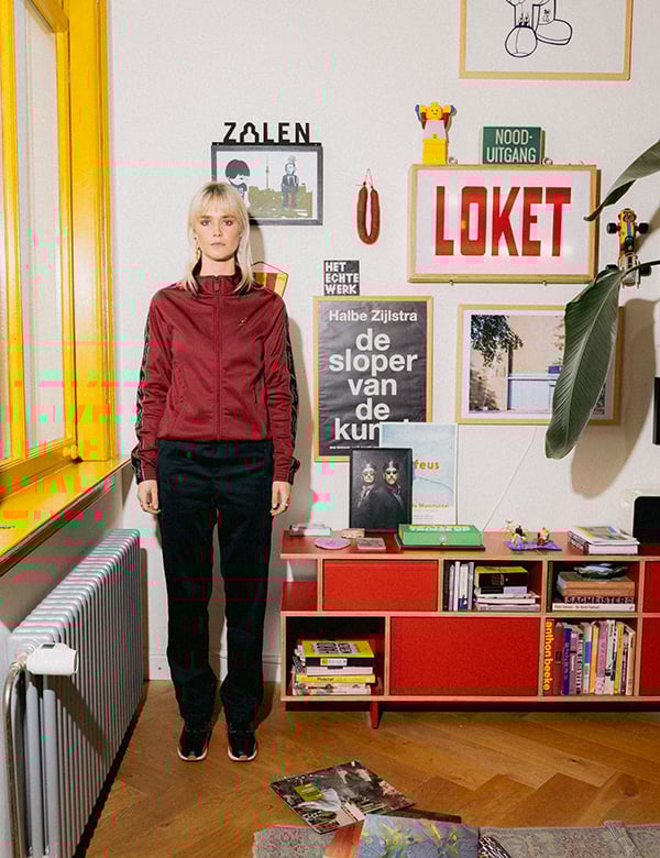 Vrouwelijk model met blond haar Lindsay W.