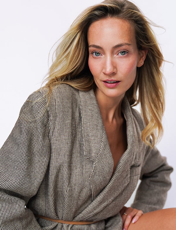 Vrouwelijk model met blond haar Lisa Gr.