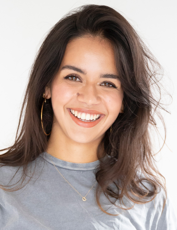 Vrouwelijk model met bruin haar lola