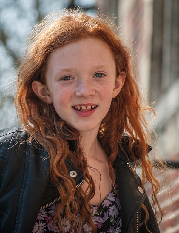 Kindermodel met rood haar Lore