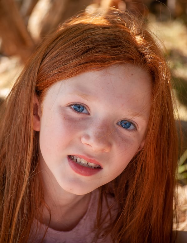 Kindermodel met rood haar Lore