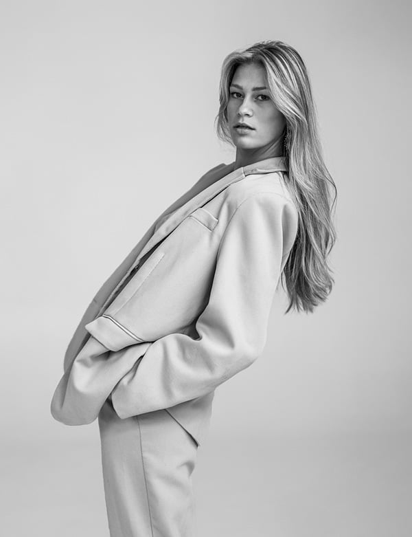 vrouwelijk model met blond haar Lotte K.