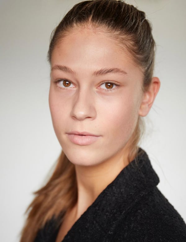 Tienermodel met blond haar Lotte