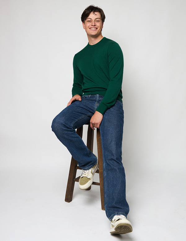 Tienermodel met donkerblond haar Lucas Be.