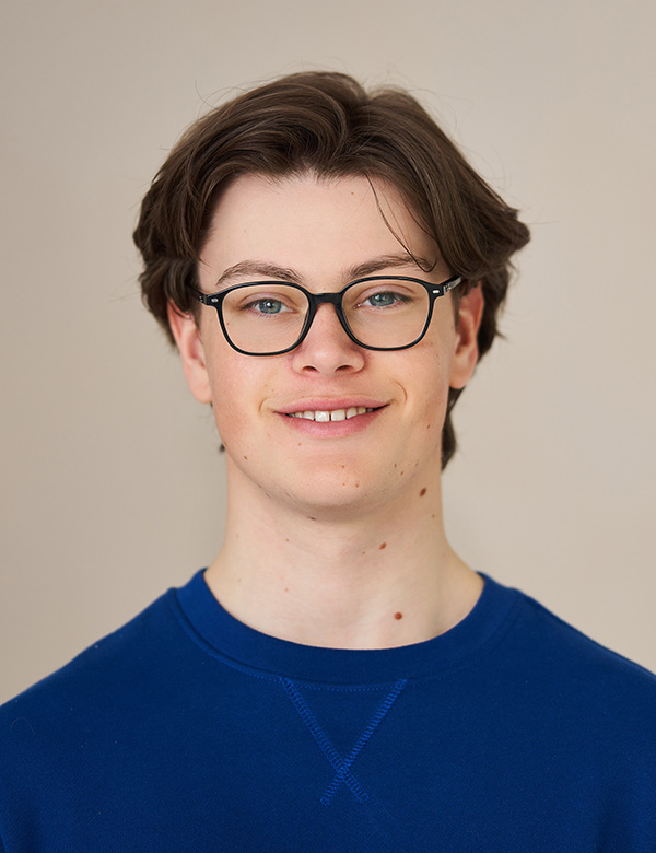 Mannelijk model met bruin haar Lucas Be.