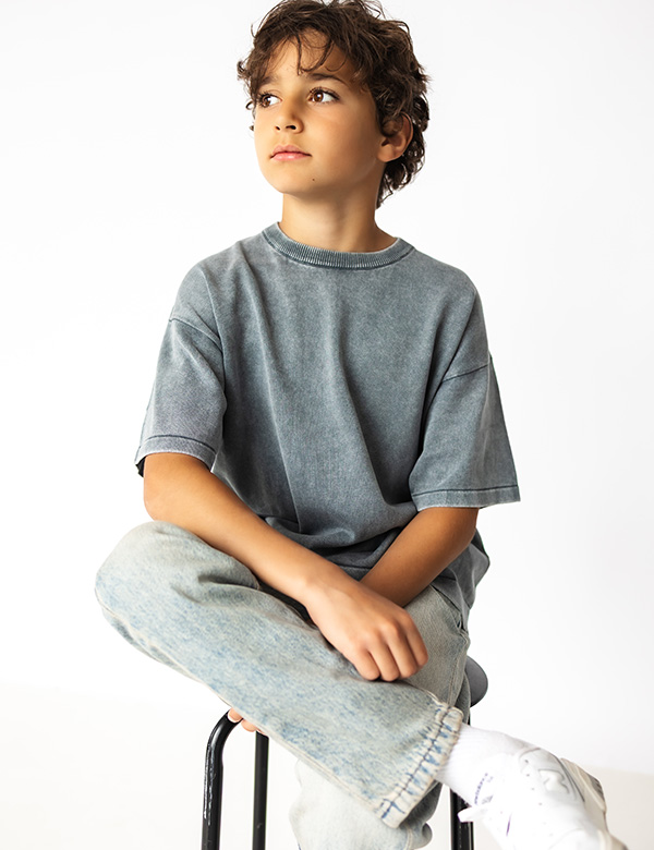 Kindermodel met kort bruin haar Lucas Rom.
