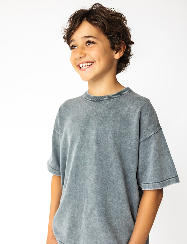 Kindermodel met kort bruin haar Lucas Rom.
