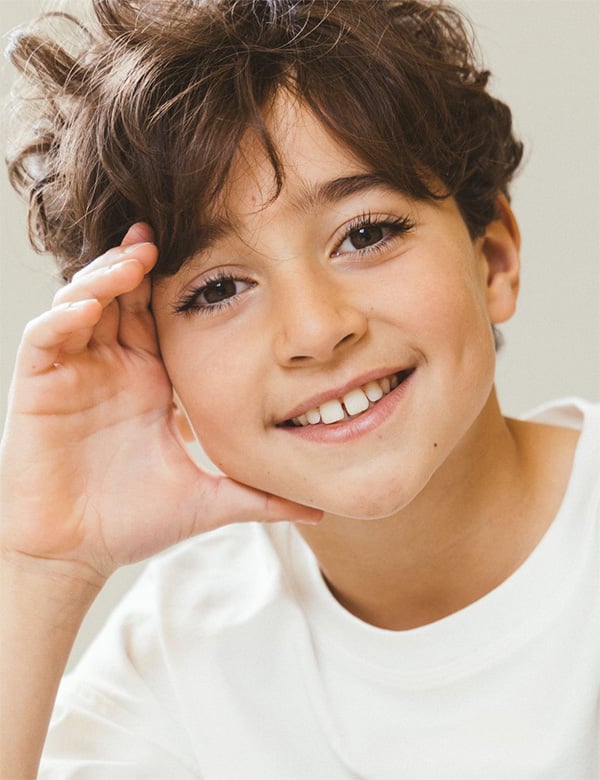 Kindermodel met bruin haar lucas