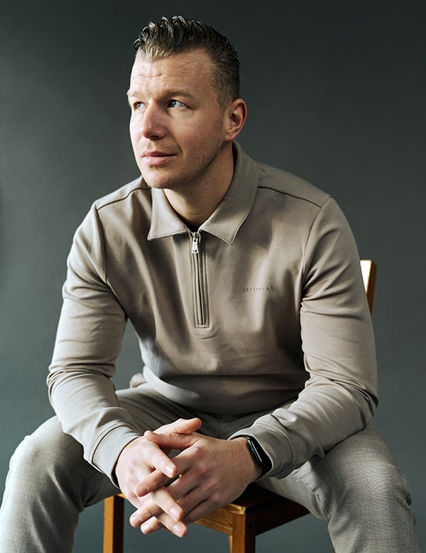 Mannelijk model met blond haar Luke V.