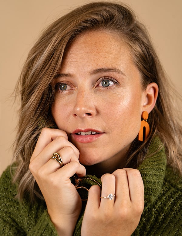 Vrouwelijk model met blond haar Maaike