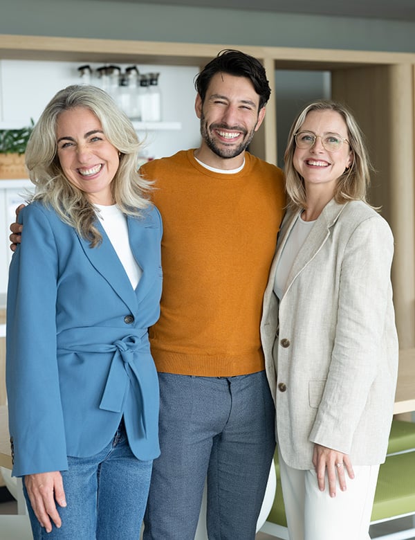 Vrouwelijk model met blond haar en blauw-grijze ogen Maaike W.