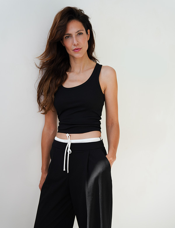 Vrouwelijk model met lang bruin haar Maike G.