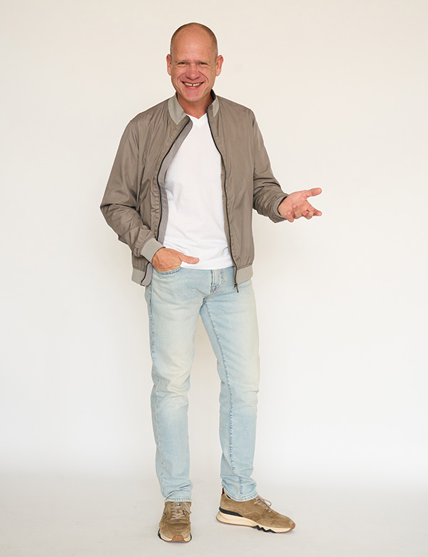 Mannelijk model met gemillimeterd haar Maikel