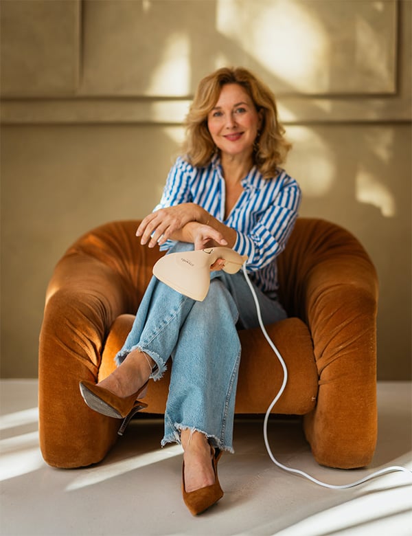 Majella is een vrouwelijk model met blond haar en blauwe ogen