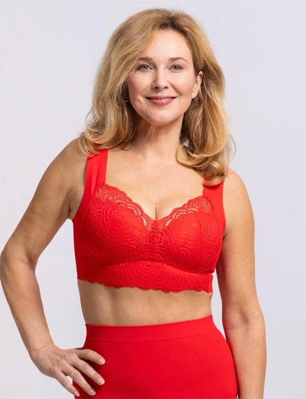 Majella is een vrouwelijk model met blond haar en blauwe ogen