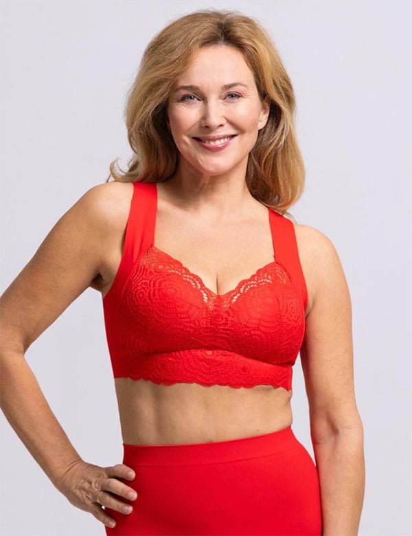 Majella is een vrouwelijk model met blond haar en blauwe ogen