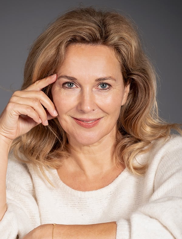 Model Majella is een vrouwelijk model met blond haar en blauwe ogen