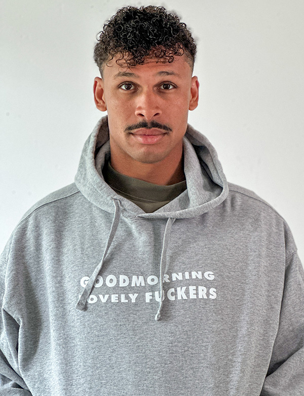 Mannelijk model met donkerbruin haar en donkerbruine ogen Malcom.