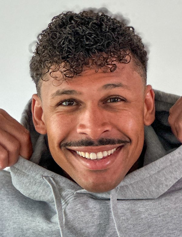 Model Mannelijk model met donkerbruin haar en donkerbruine ogen malcom.