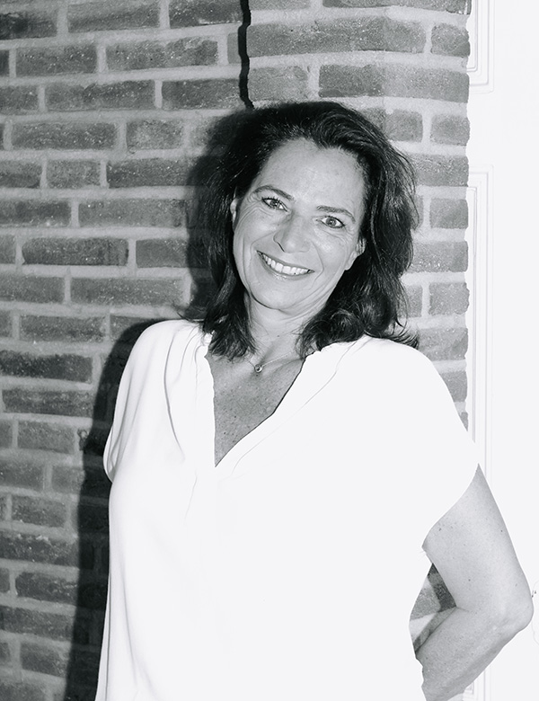 Vrouwelijk model met bruin haar Mandy H.
