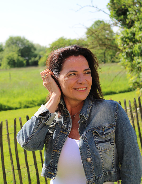 Vrouwelijk model met bruin haar Mandy H.