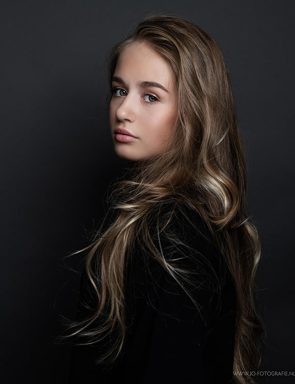 Kindermodel model met blond haar Mara