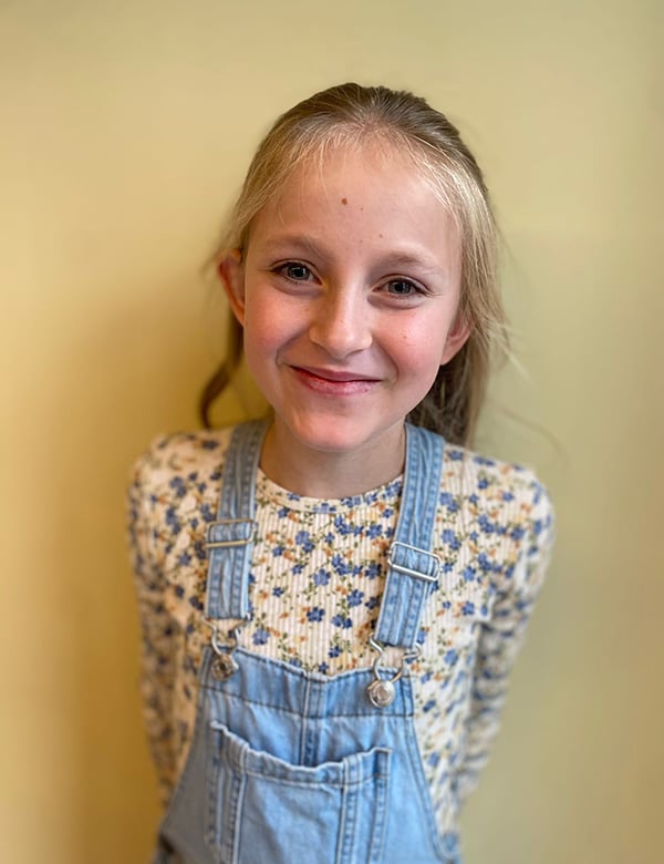 Kindermodel blond lang haar Mara