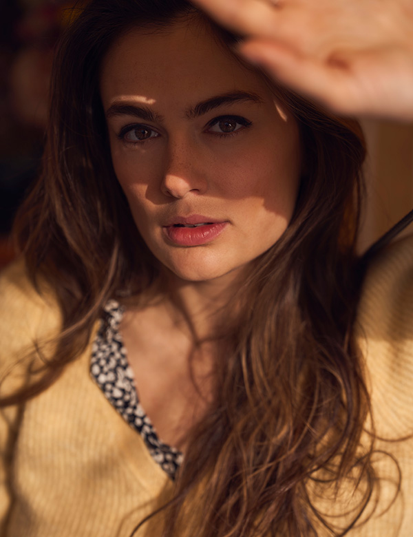 Vrouwelijk model met bruin haar en bruine ogen Mara P.