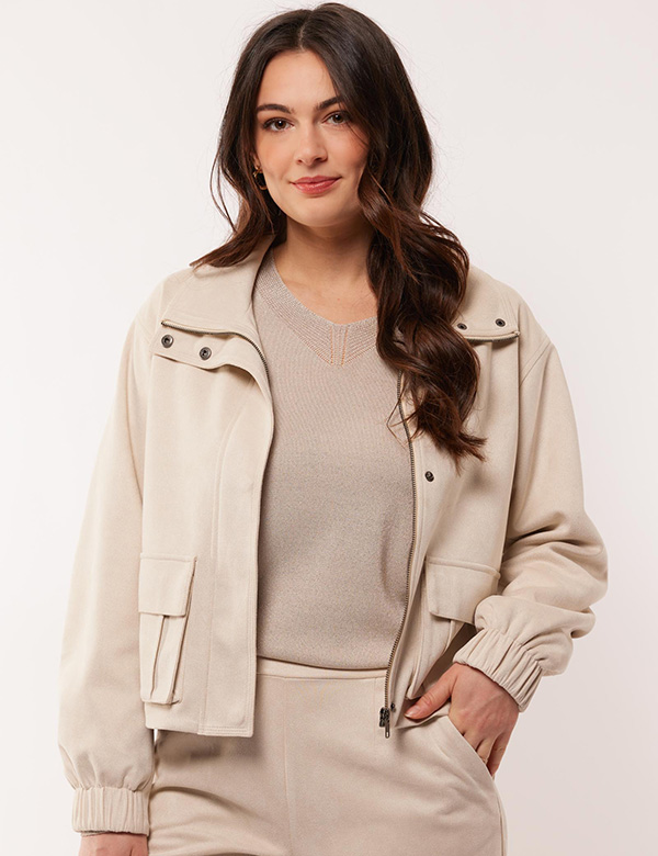 Vrouwelijk model met bruin haar Mara P.