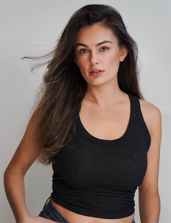 Vrouwelijk model met bruin haar Mara