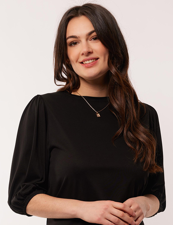 Vrouwelijk model met bruin haar Mara P.