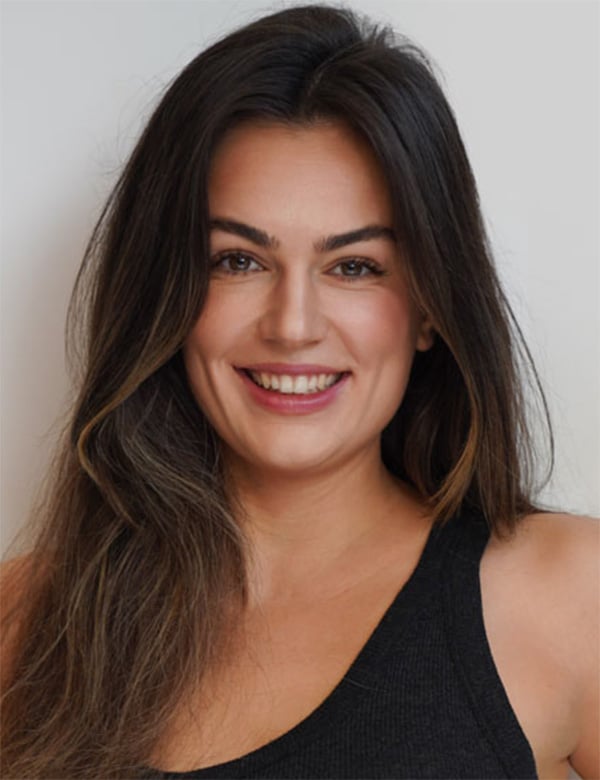 Vrouwelijk model met bruin haar mara