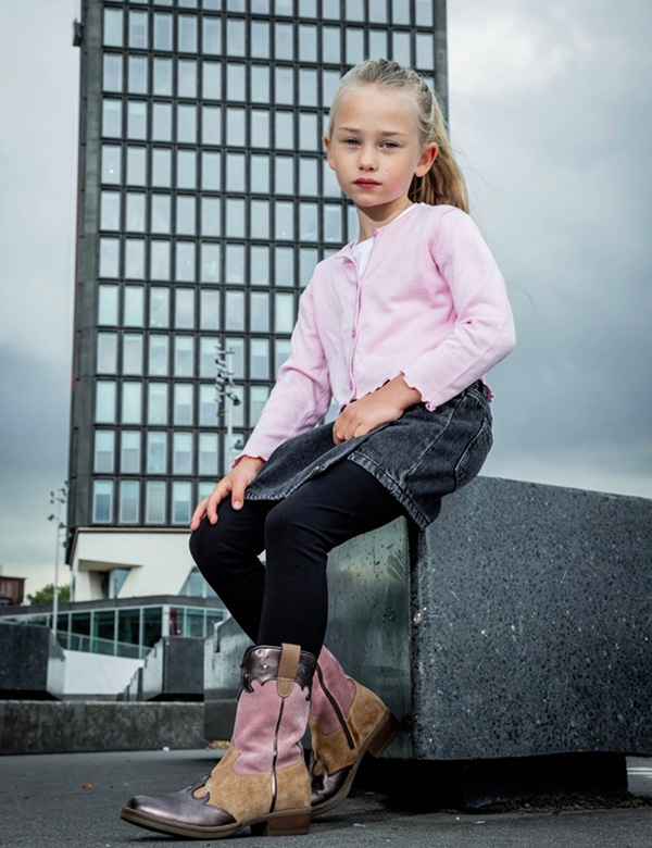 kindermodel met blond haar Maren